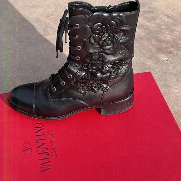 VALENTINO FLOWER COMBAT MOTO BOOTS BLACK 8 - Picture 6 of 14
